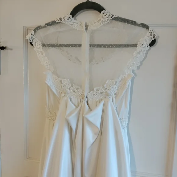 Vintage Wedding Dress - Picture 7 of 9